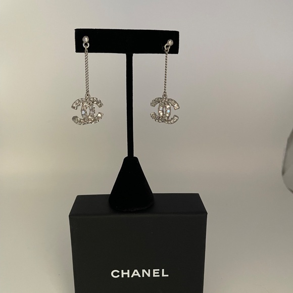CHANEL DANGLE CRYSTAL EARRINGS - Picture 3 of 9